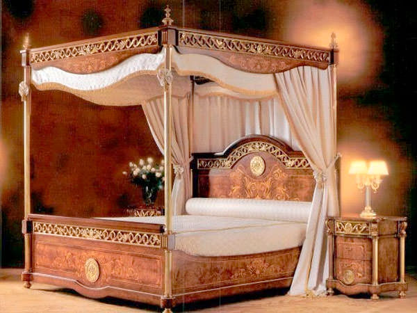 Роскошная кровать в стиле барокко