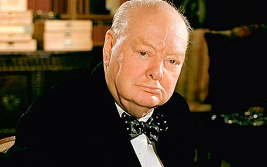 Пожилой Черчилль - цветное фото