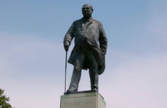 Памятник Уинстону Черчиллю 
