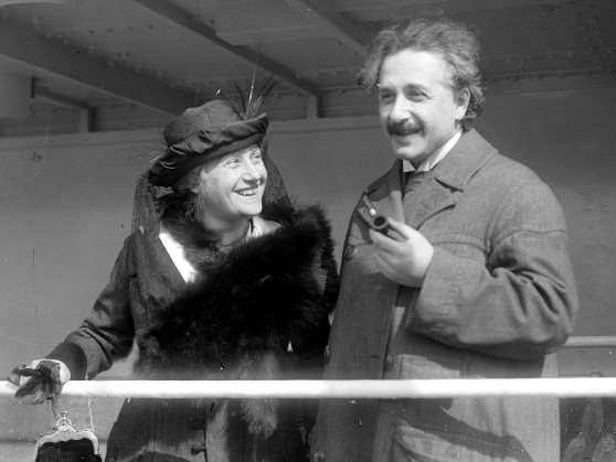 Эйнштейн и Мария Кюри