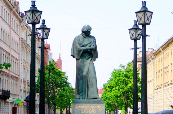 Памятник Николаю Гоголю 