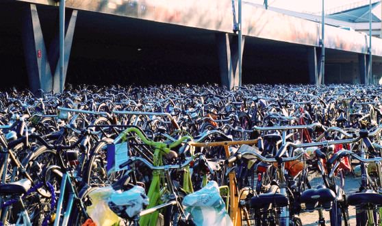 Огромное количество велосипедов в Нидерландах