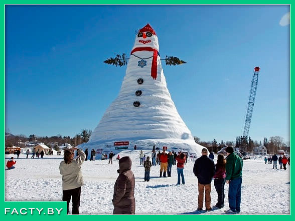 Самый большой в мире снеговик слепили в 2008 году в городе Бетель (США)