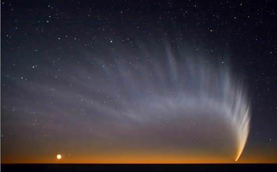 Комета с голубым хвостом 
