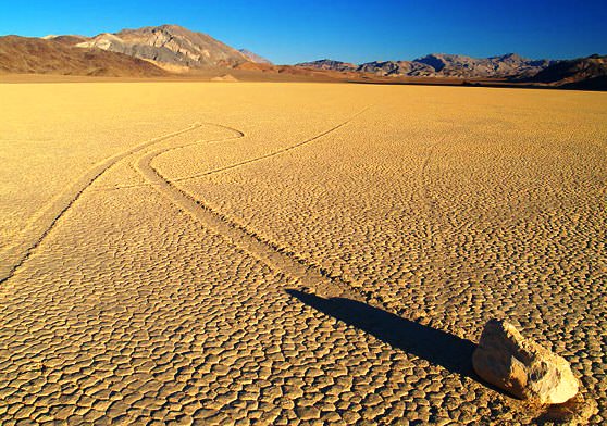 Пустыня Долина смерти где часто очень высокая температура 