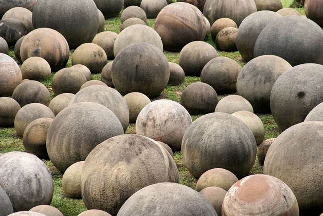10. Гигантские каменные шары Коста-Рики