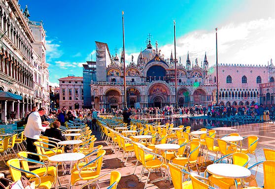 В Венеции много туристов