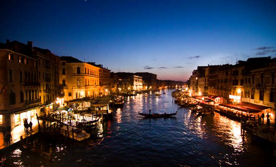 Красивый ночной город Венеция