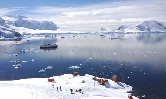 Ученые работают на материке Антарктида 