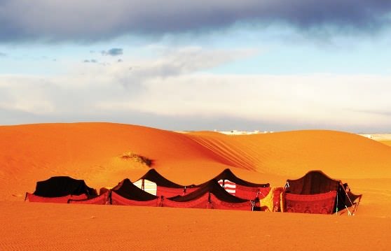 Палаточный городок в Сахаре