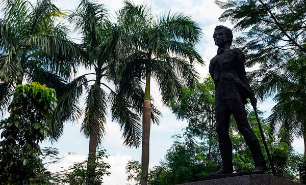 памятник русскому поэту Александру Сергеевичу Пушкину на Филиппинах 