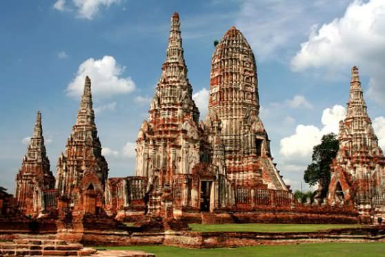 Красивый комплекс из храмов в Таиланд 