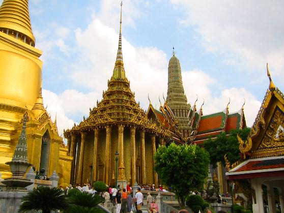 Туристы посещают красивый Таиланд 