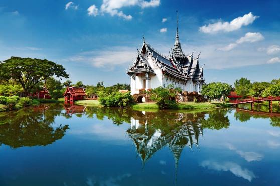 Храмы и статуи буддизм по всему Таиланд 
