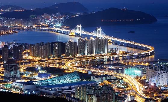Красивый город в Корее вечером