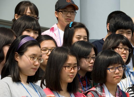 Жители Кореи в очках