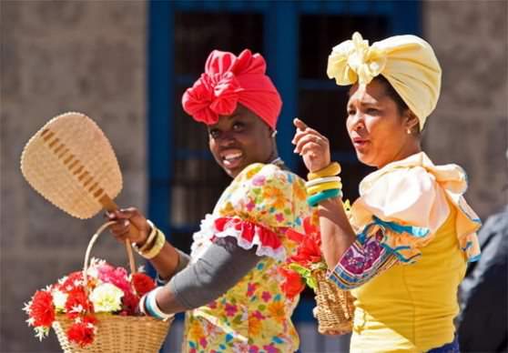 Радостные жители Кубы
