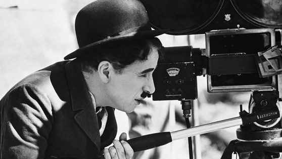 знаменитый актер Чарли Чаплин родился четырмя днями ранее, чем Гитлер
