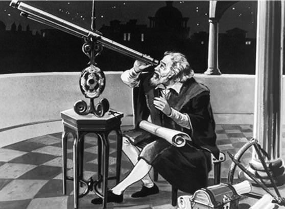 Учены Галилео Галилей смотрит в телескоп на звезды
