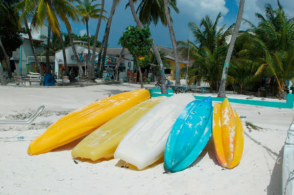 Лодки для катания по морю на Мальдивских островах