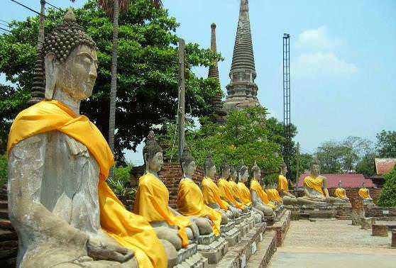 Величественные храмы и скульптуры в Таиланд