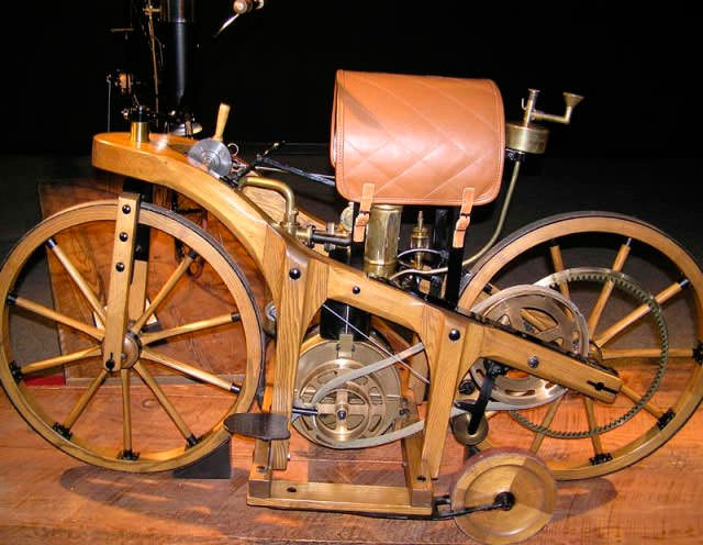 Первый мотоцикл от Готлиб Даймлера